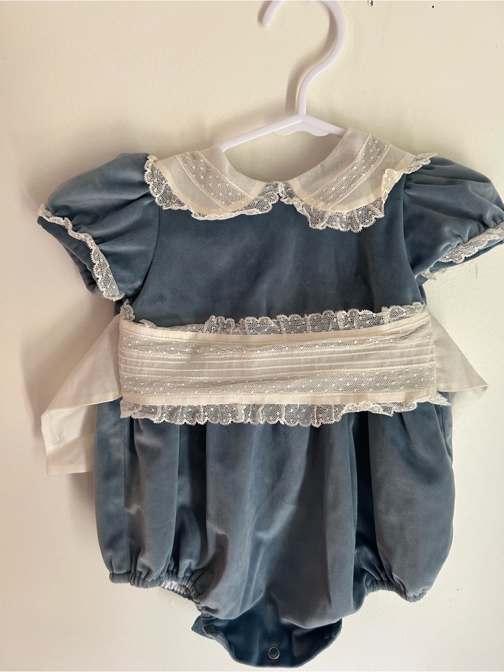 Sal & Pimenta Blue Velvet Baby Girl Bubble with White Lace Collar